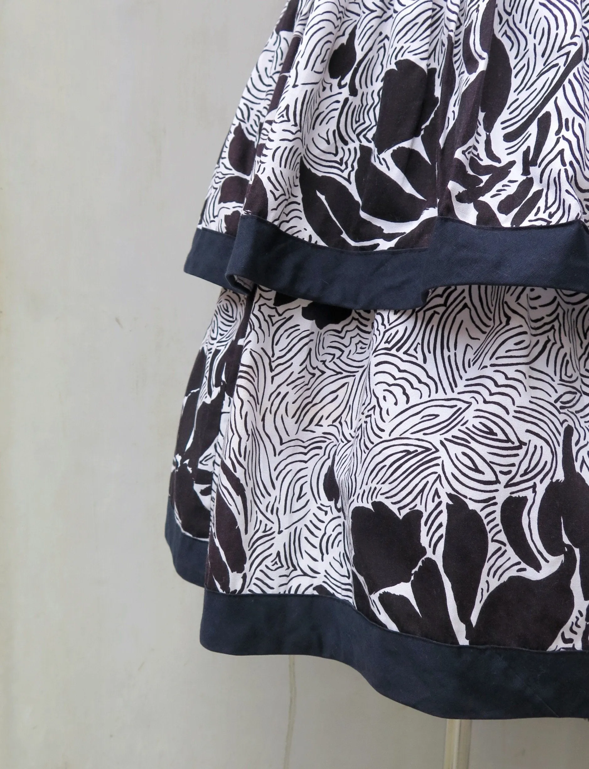 AbracaZebra | Vintage 1980s tiered Monochromatic black and white print prom dress