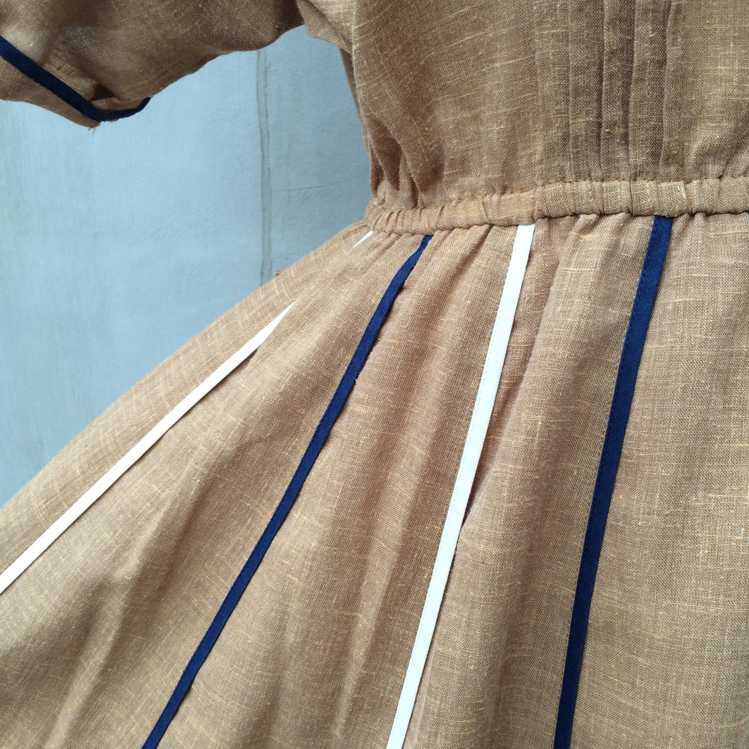 Betty Baileys | Vintage 1950s 1960s Brown Beige day dress with Blue buttons and stripe details