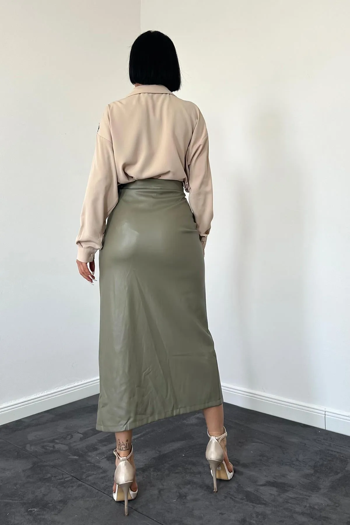 ELS Front Pleated Strap Skirt - Khaki - Villenave-d’Ornon